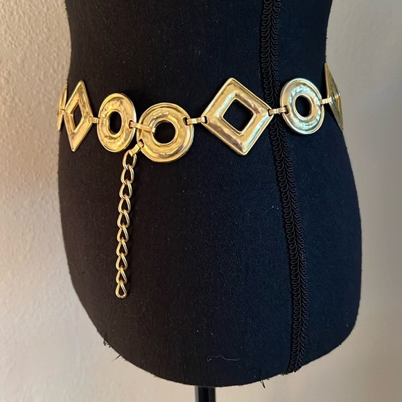 ESCADA Women’s Designer Elegant Vintage Gilded Gold Geometric Belt Made in Spain - Picture 3 of 16